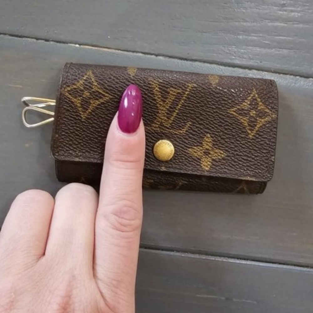 Louis Vuitton 100% Authentic Women's Brown Monogram Multicle 4 Key case - Picture 6 of 6